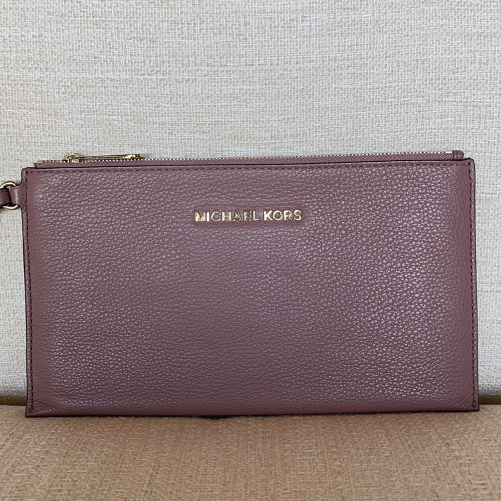 Michael Kors Wristlet in deep Lilac